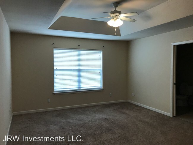 Building Photo - 170 Iron Horse Dr E