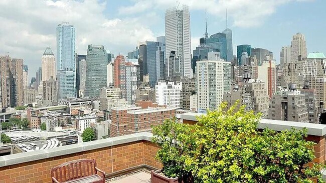 Foto del edificio - 444 W 35th St