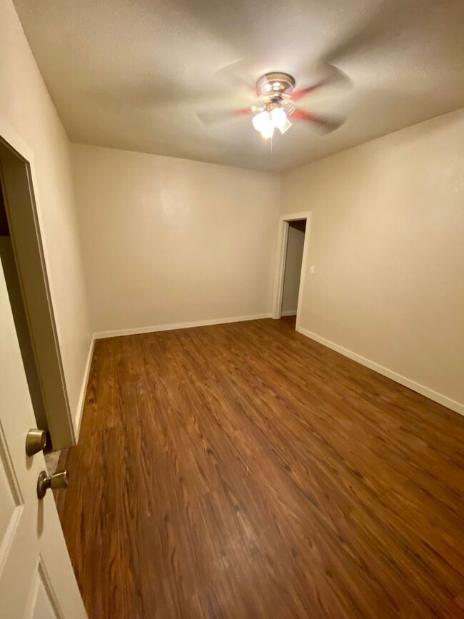 Building Photo - 2-Bedroom 1-Bath Duplex Unit for Lease in ...