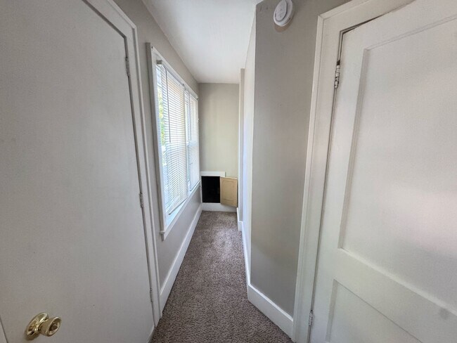 Foto del edificio - Close to Downtown! Includes washer and dryer