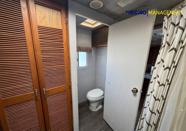 Building Photo - 642 10th St