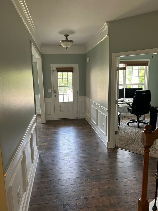 Building Photo - 6940 Ashford Manor Way
