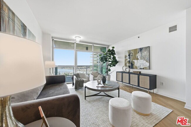 Foto del edificio - 13650 Marina Pointe Dr