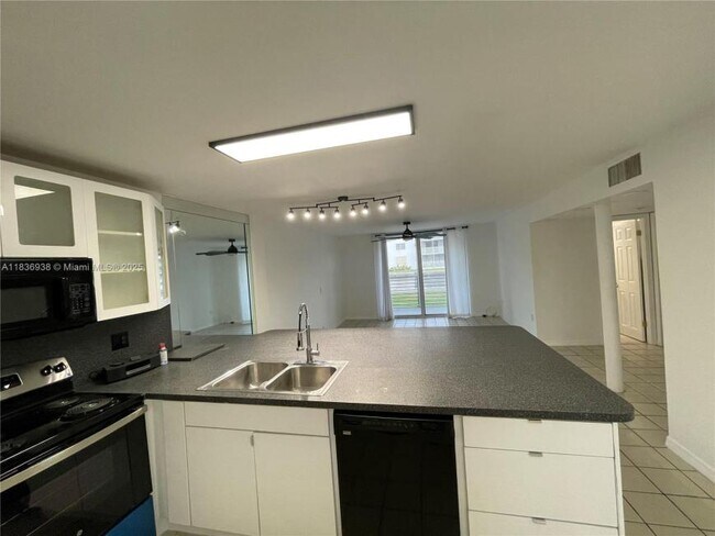Foto del edificio - 2 bedroom in Sunny Isles Beach FL 33160