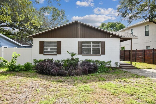 Foto del edificio - 3605 E Royal Palm Cir