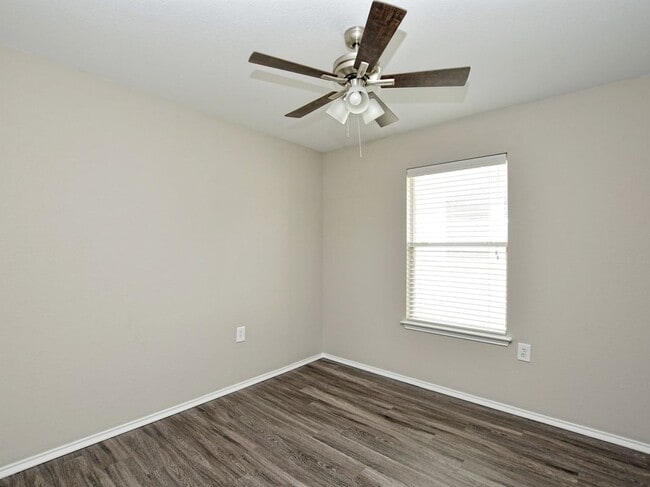 Building Photo - 9025 China Rose Dr