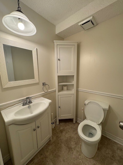 Building Photo - 15 Knightsridge Dr