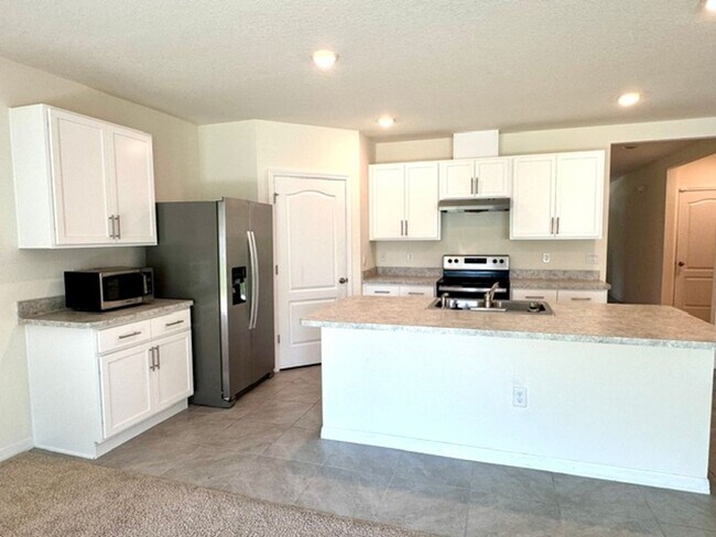 Building Photo - 709 Versailles Ln