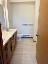 Master Bathroom 3x2 Detached - Bluegrass Farms Apartments