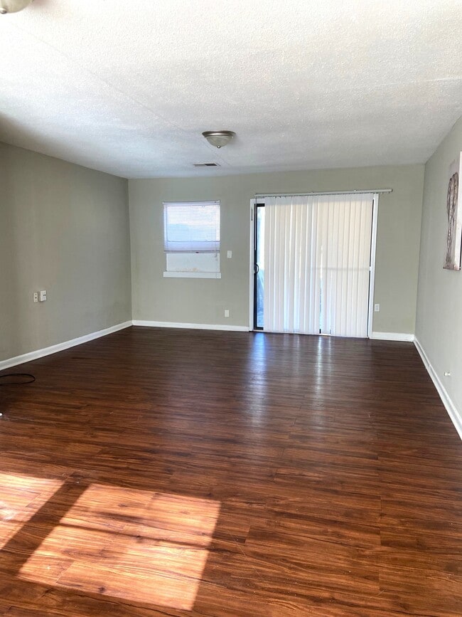 Building Photo - 921 Garywood Pl