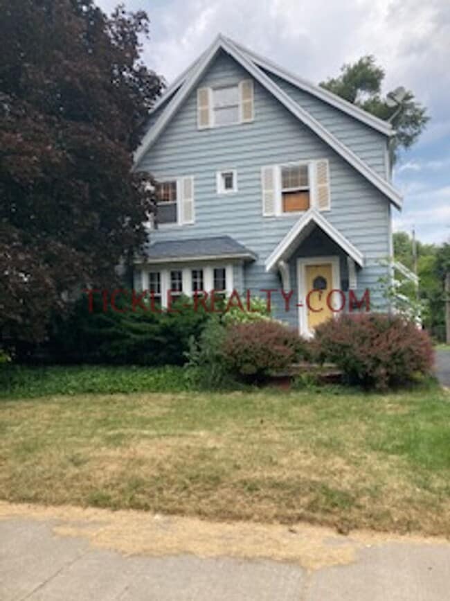 Foto del edificio - 3 Bed, 1.5 bath House in Laurelton Neighborhood