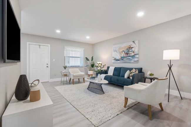 Living Room Entry - 1350-1400 NE 5th Ter