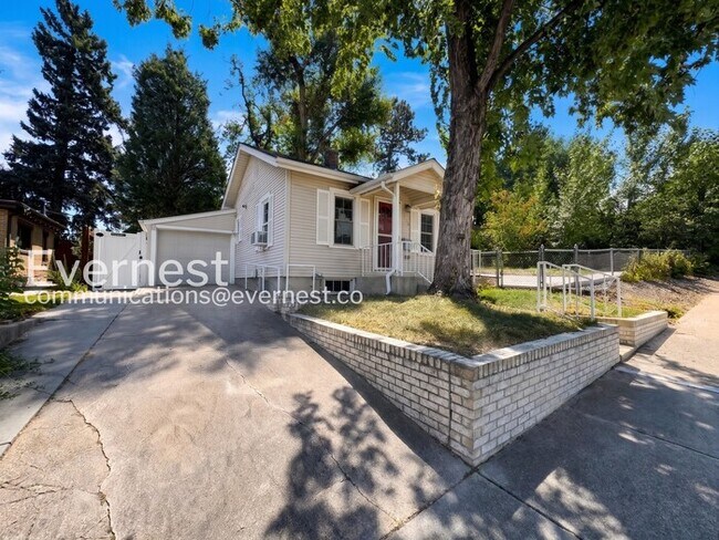 Building Photo - 1 Bed/1 Bath Home with Fenced Yard / Available Now!