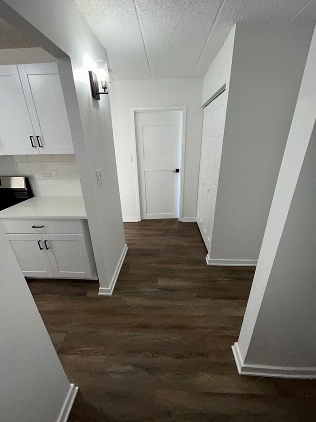 Building Photo - 9128 W Terrace Dr