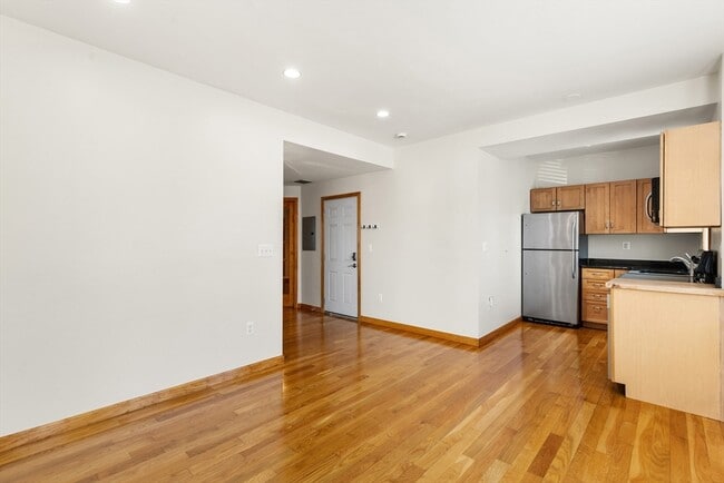 Building Photo - 609-611-611 Dorchester Ave