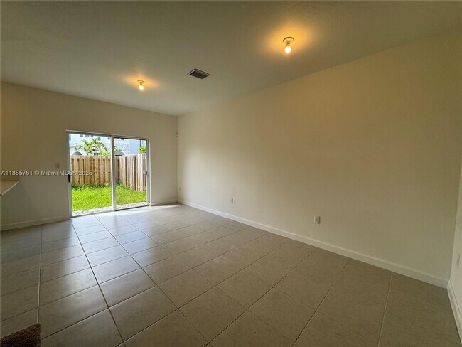 Foto del edificio - 16242 SW 292nd St