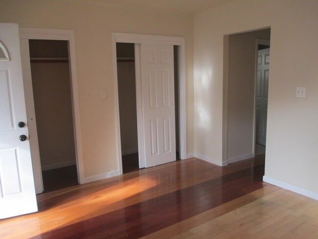 master Bed - 208 Vine St