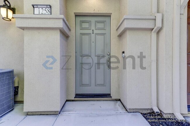 Foto del edificio - 1258 Detroit Ave