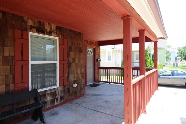 Foto del edificio - 817 Douglas St NW