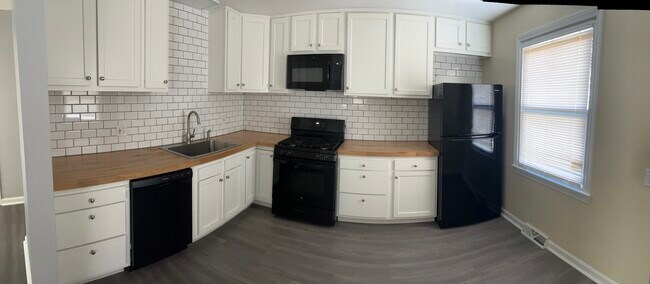 Building Photo - 5023 Forest Park Pl