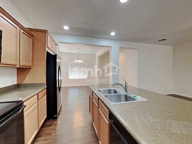 Building Photo - 11016 E Silver Springs Cir