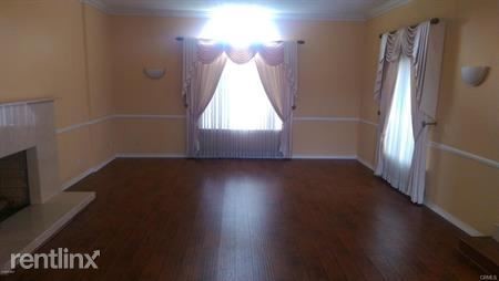 Building Photo - 3500 Ridgeford Dr
