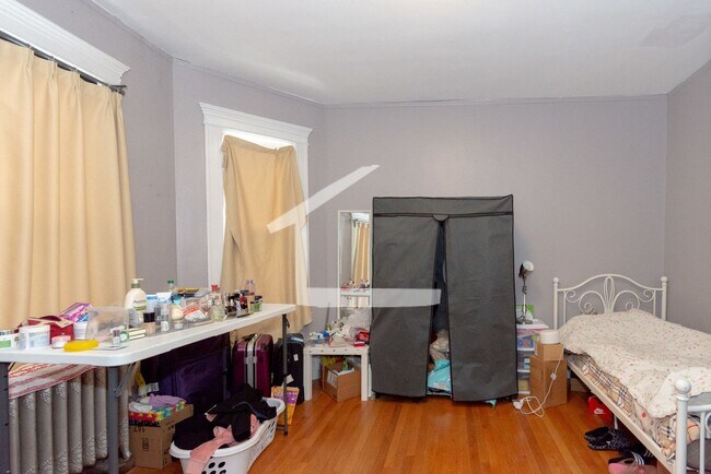 Building Photo - HOT ALLSTON LISTING!!!!