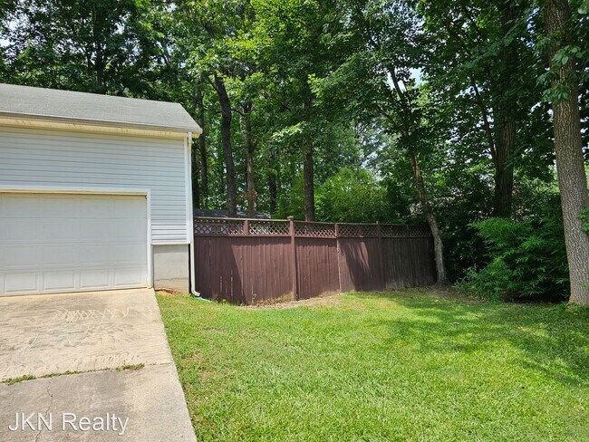 Building Photo - 3 br, 2.5 bath House - 10025 Greenwood Ct