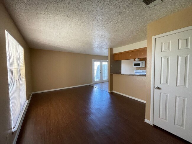 Foto del edificio - 1102 Covey Ln