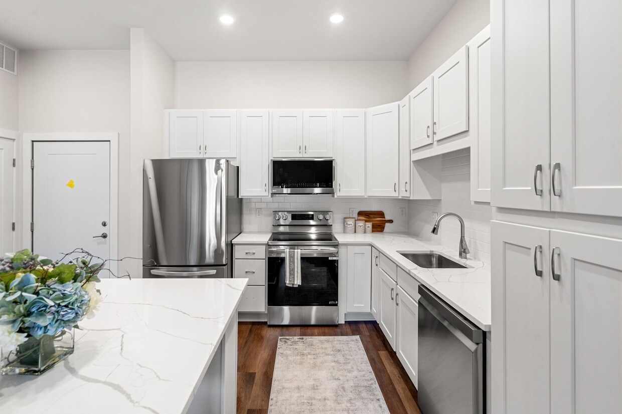 Primary Photo - Nonesuch River Apartments