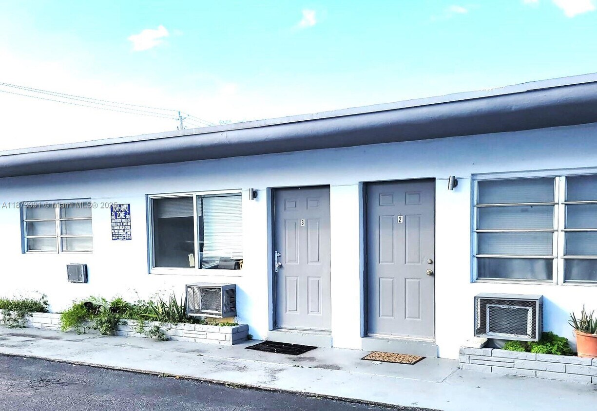 Foto principal - 6300 Miramar Pkwy