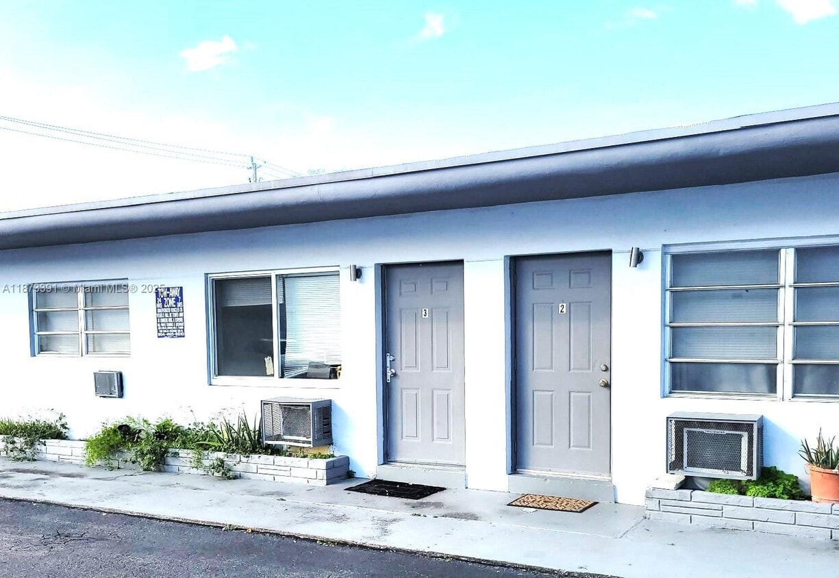 Primary Photo - 6300 Miramar Pkwy