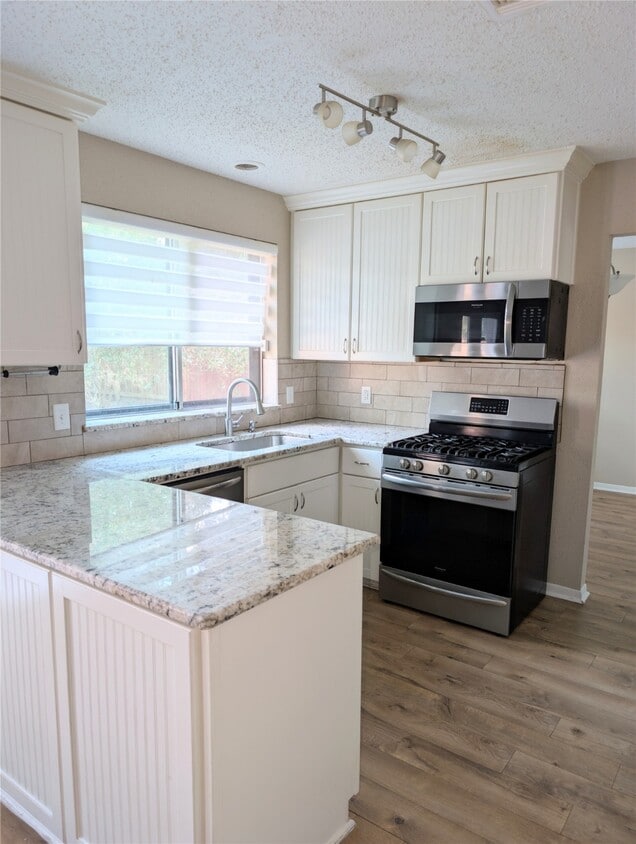 Primary Photo - 9303 Palm Shores Dr