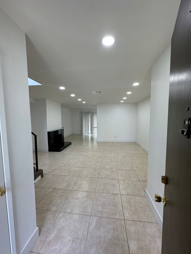11538 Riverside Dr, North Hollywood, CA 91602 Townhome Rentals in