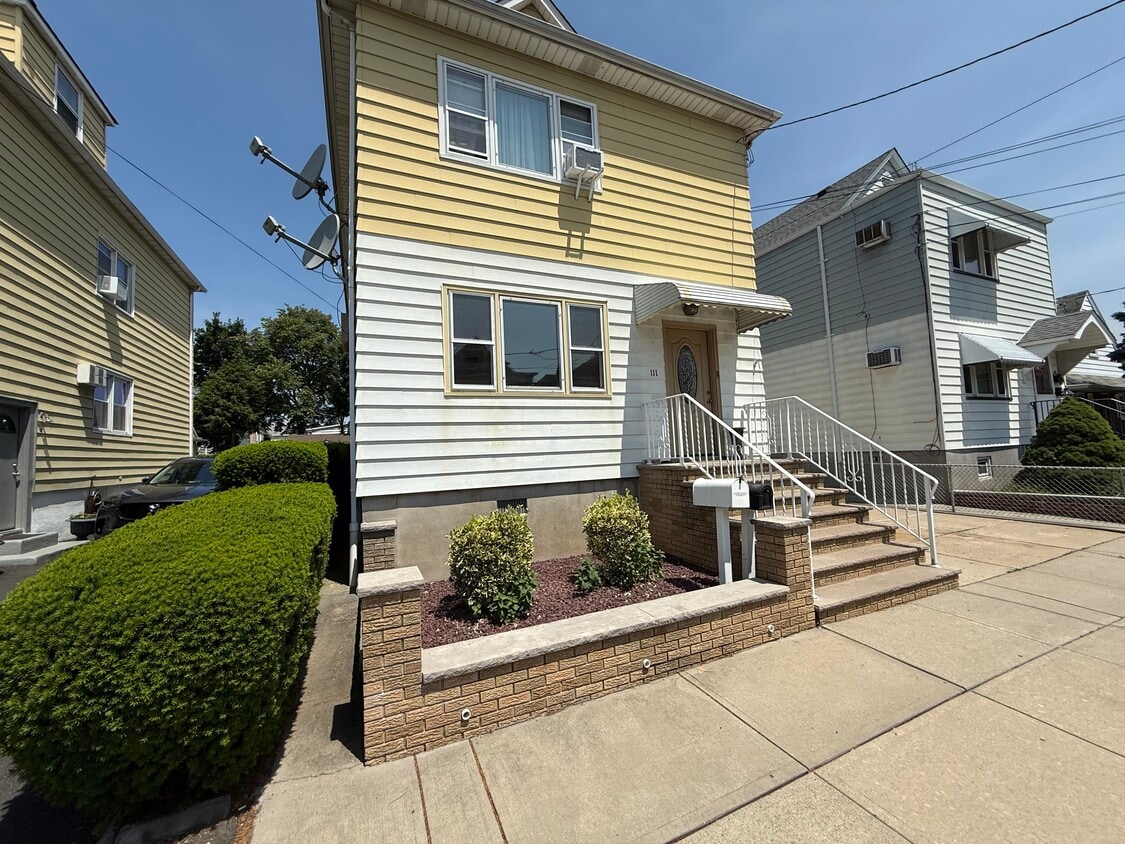 Primary Photo - 111 Mercer St