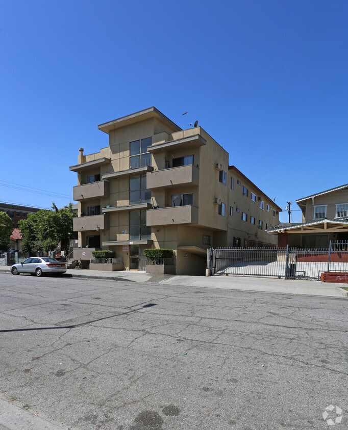 Primary Photo - 855 S Ardmore Ave