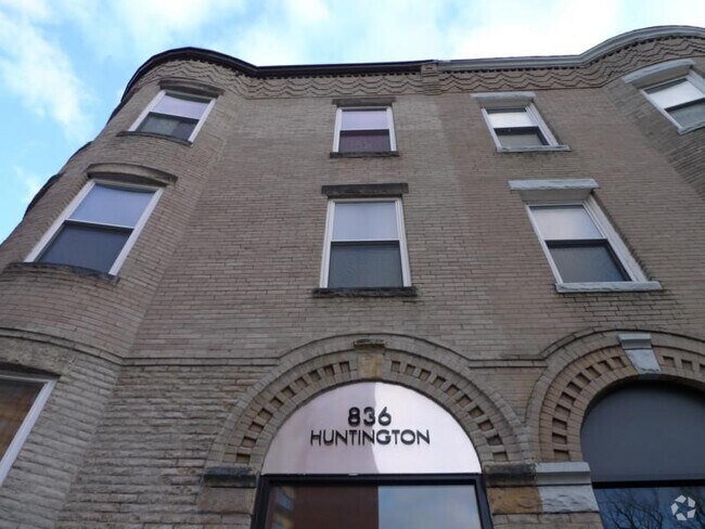 Building Photo - 836 Huntington Ave