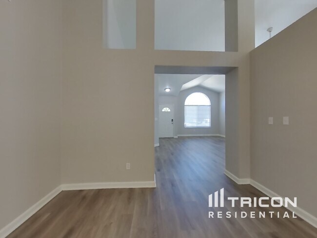 Building Photo - 933 Stonegate Cir