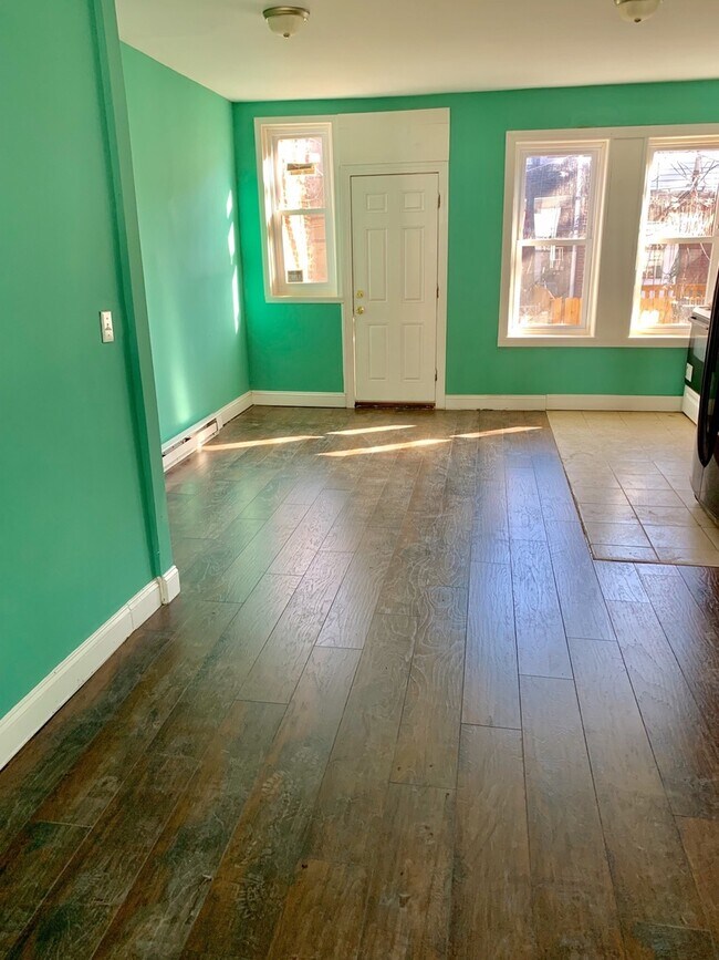 Foto del edificio - Lovely 3-Bedroom Townhome in Cobbs Creek! ...