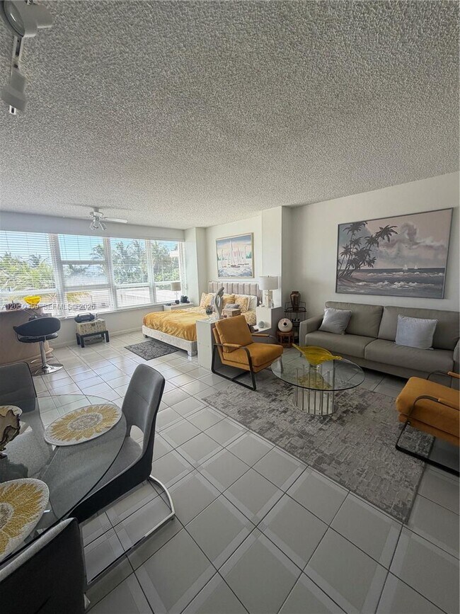 Foto del edificio - 4925 Collins Ave