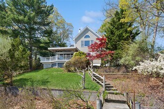 Building Photo - 425 Briarwood Ln