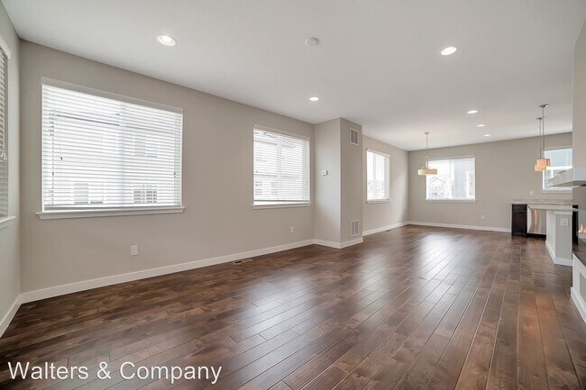 Foto del edificio - 3 br, 3 bath House - 686 E. Hinsdale Ave.