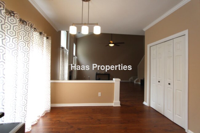 Building Photo - Vinings Hideaway