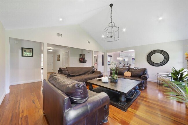 Foto del edificio - 5621 Lake Mary Jess Shores Ct