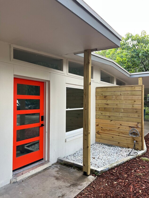 Foto principal - 1217 Lakeside Dr