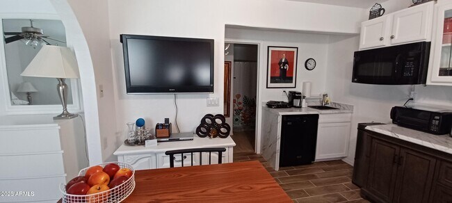 Foto del edificio - 12784 W Desert Mirage Dr