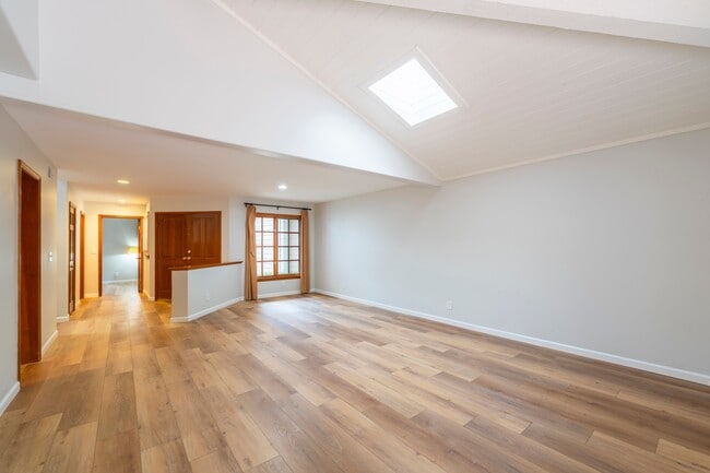 Building Photo - 26 Sausalito Cir E