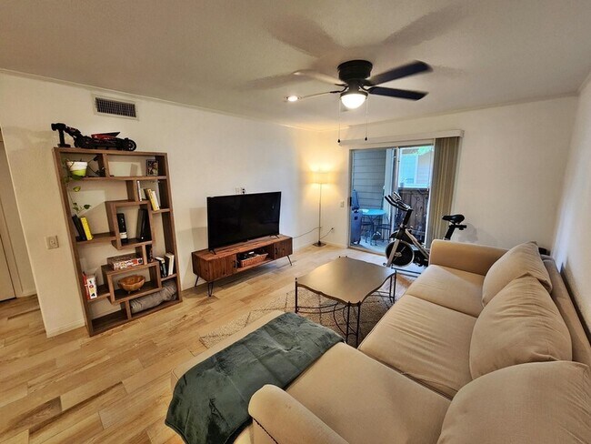 Foto del edificio - 1860 White Oak Drive Unit 221