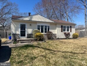 Building Photo - 3 Fairview Dr