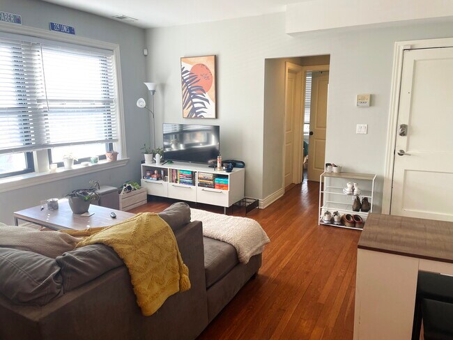 Foto del edificio - 3435 N Lakewood Ave